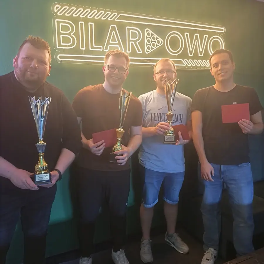 Klubowa atmosfera podczas gry w Bilardowo
